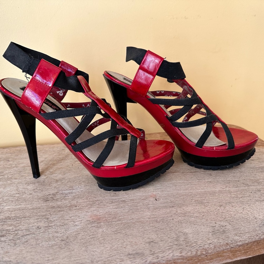 Strapped heals
